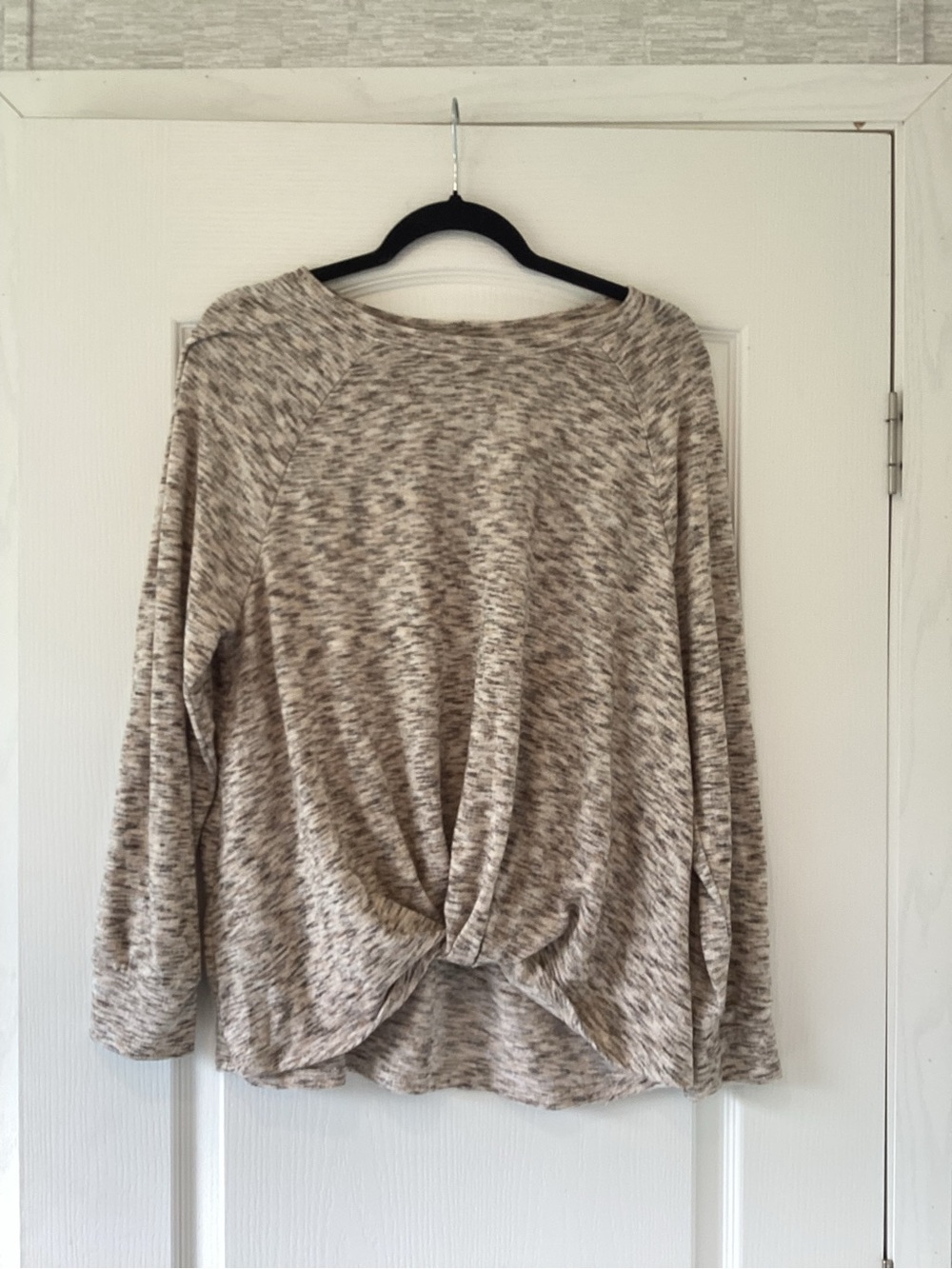 Time and Tru Taupe Heather Twist-Front Long Sleeve Top XL Euc
